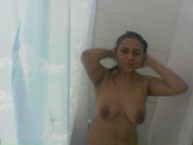 Mature Indian aunties naked bathroom pictures leaked