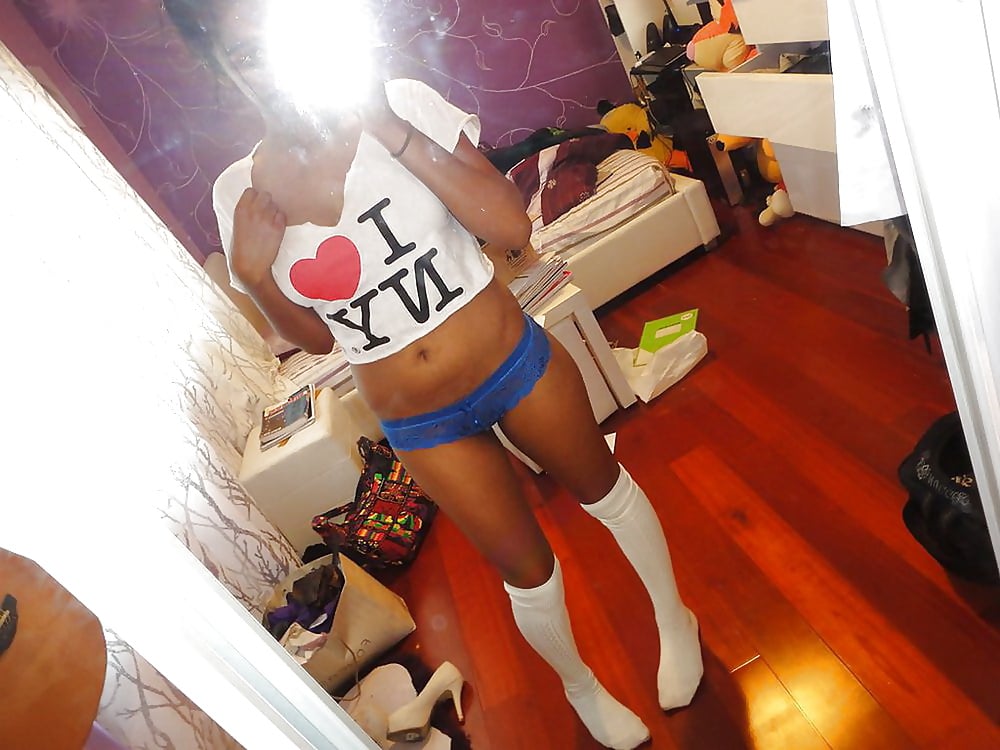 Sexy NRI nextdoor girl poses nude