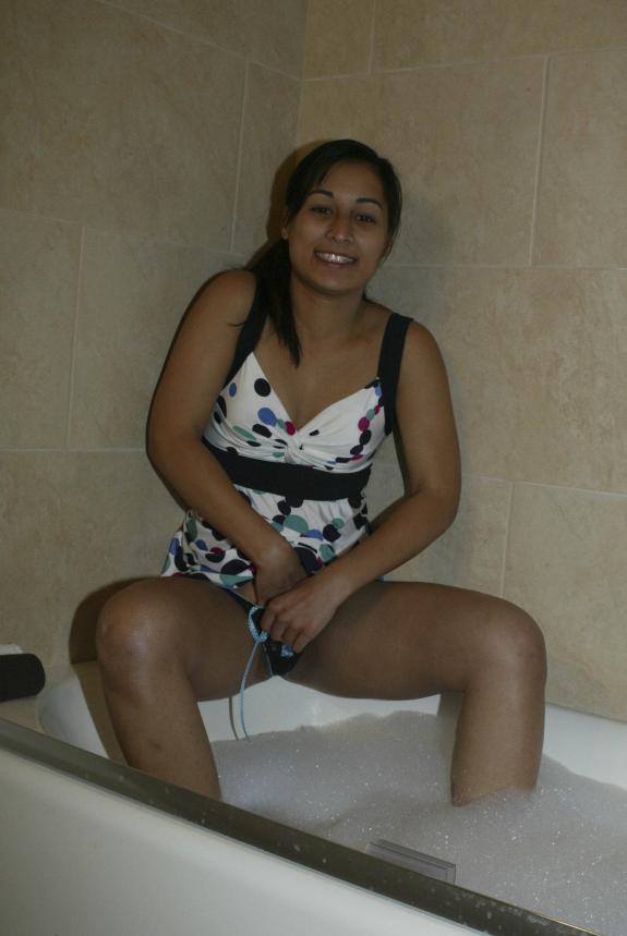 Mature Pune girlfriend loves showing off Big boobs and Big ass