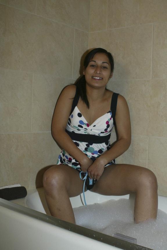 Mature Pune girlfriend loves showing off Big boobs and Big ass