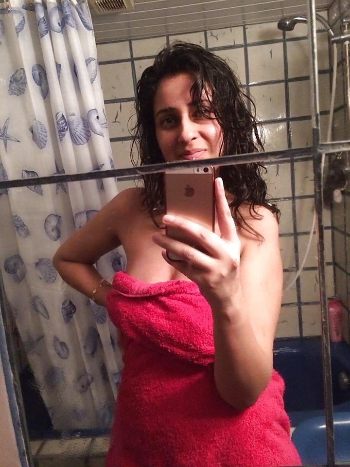 Amateur Indian nude photos for your dick's pleasure