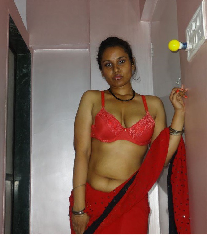Sexy Auntie in red saree will make you horny