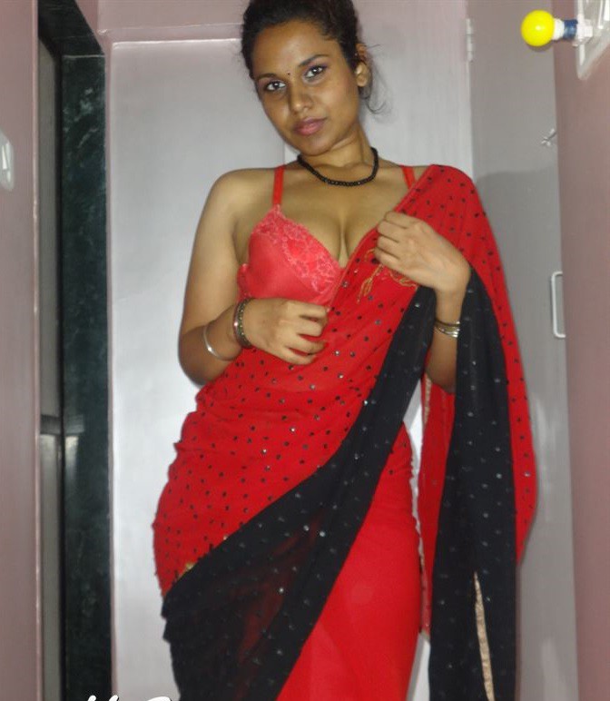 Sexy Auntie in red saree will make you horny