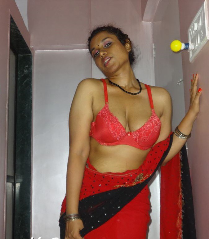 Sexy Auntie in red saree will make you horny