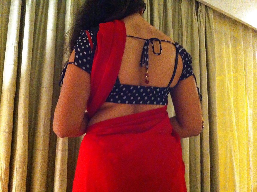 Sexy Desi wife nude photos taken by her pervert husband