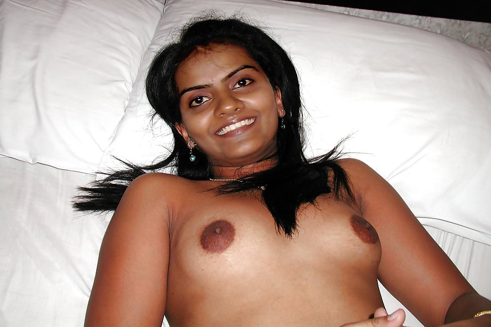 Desi girlfriend nude pics taken by her boyfriend