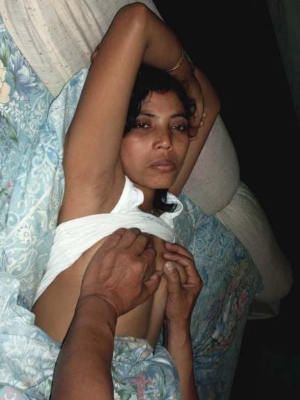 Free sexy pics of a desi bhabhi enjoying a hardcore home sex session