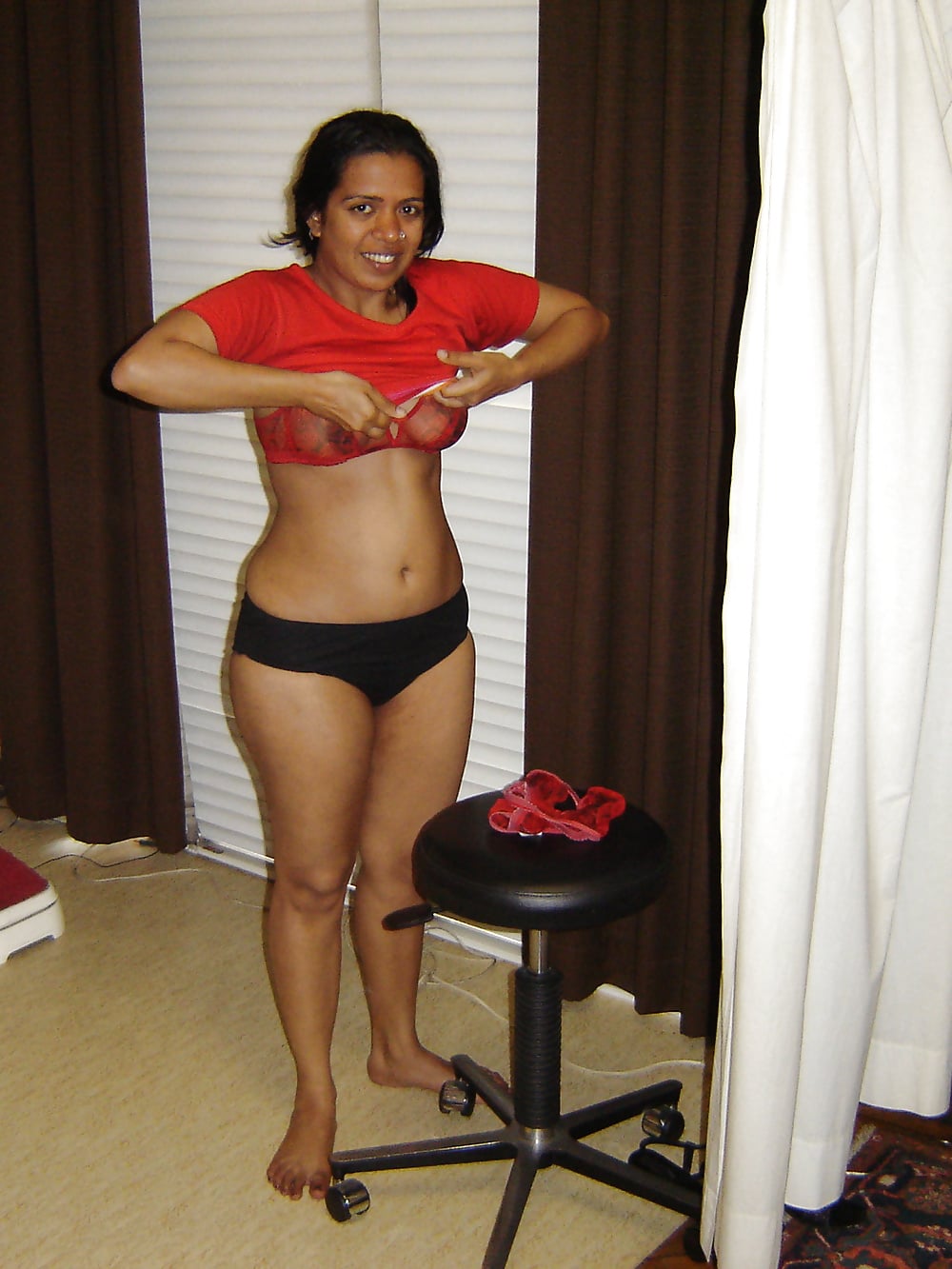 Big ass Desi wife exposed her naked beauty