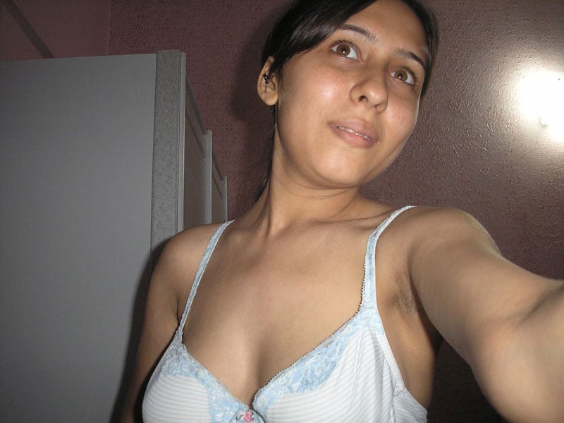 Desi Indian girl Ambika nude photos leaked online