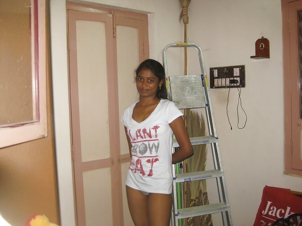 Amateur south Indian girl exposing her nude body