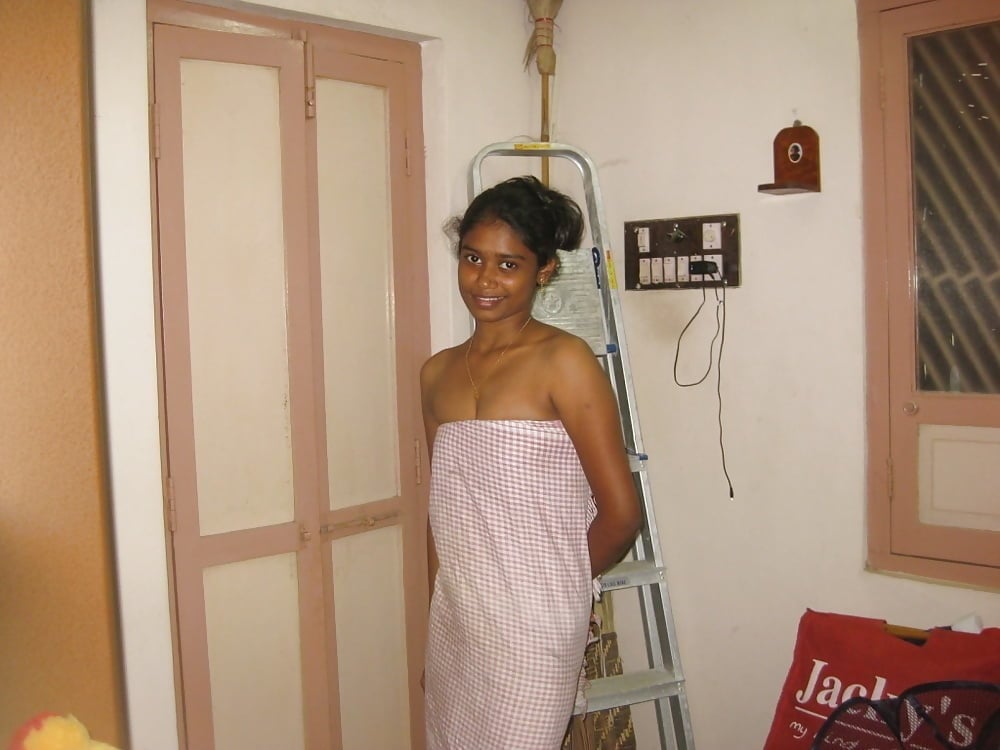 Amateur south Indian girl exposing her nude body