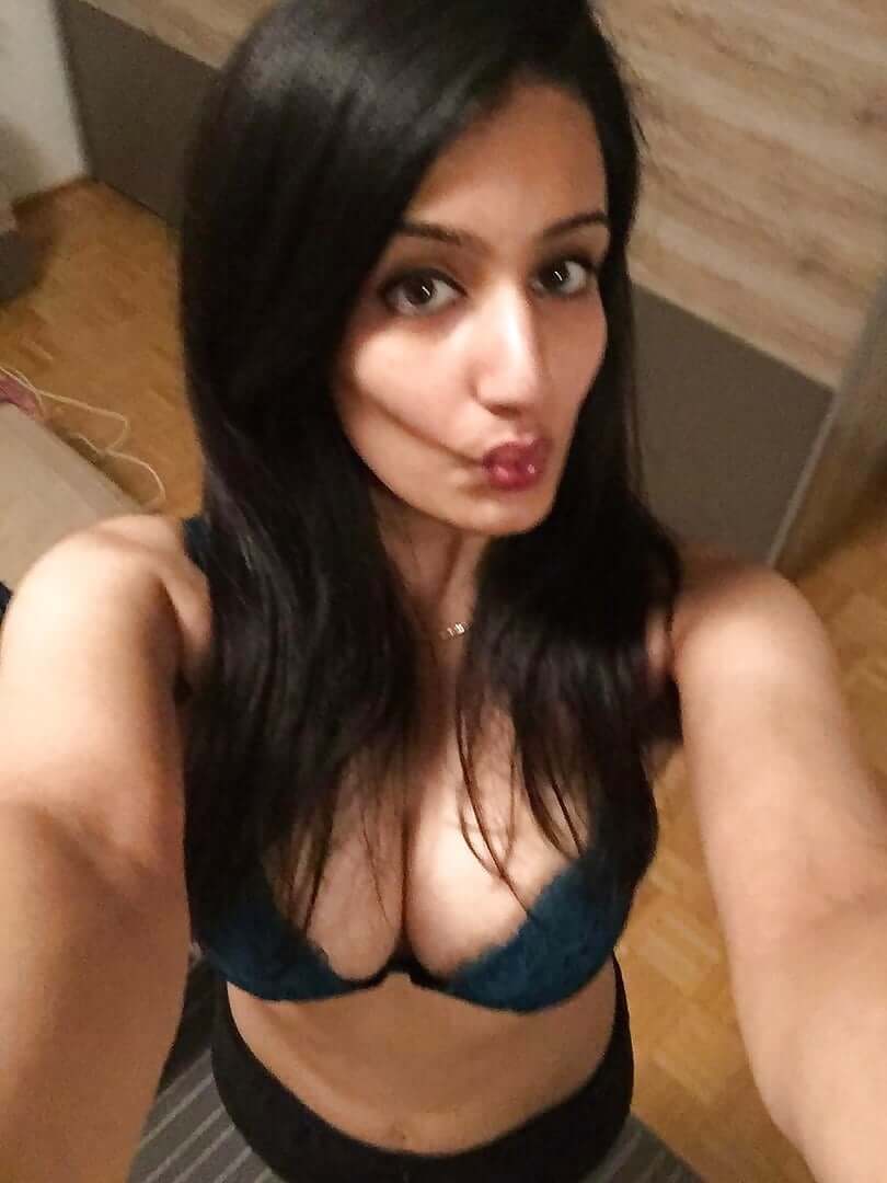 Indian nude pics of a sexy hot big boobs office girl