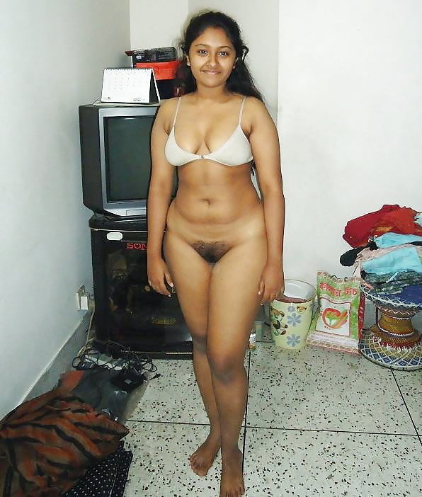 Indian cute girl Richa nude photos online