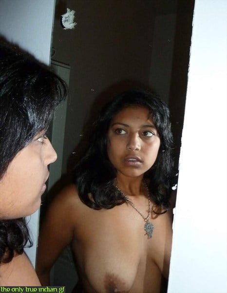 Juicy Indian girl nude pics in the outdoor and indoor