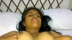 Sexy Indian bhabhi showcases her huge boobs and ass