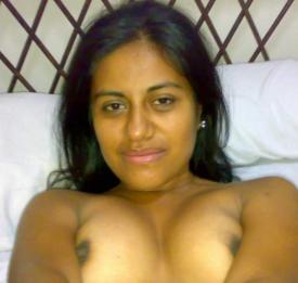 Sexy Indian bhabhi showcases her huge boobs and ass
