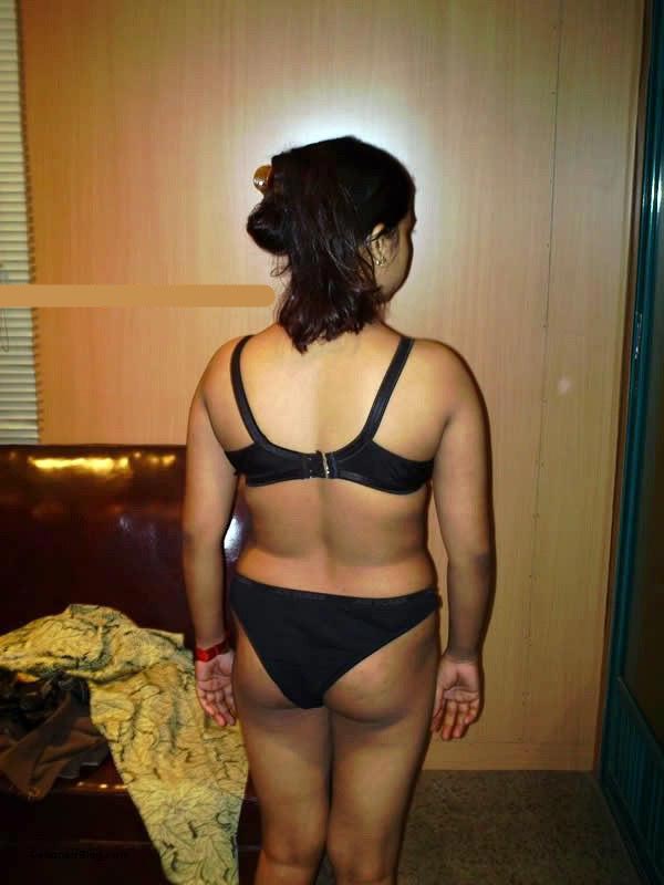 Hot Bangla girl stripping nude in front of her boyfriend