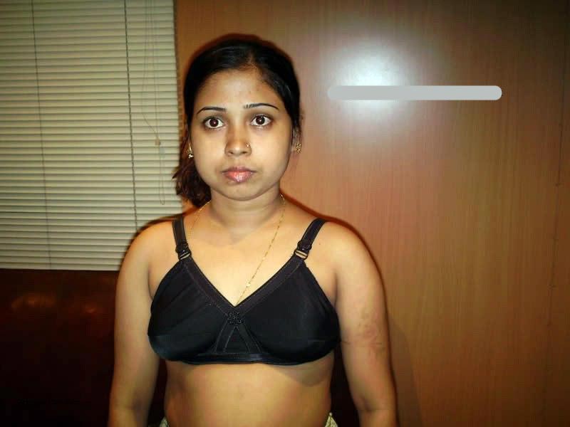 Hot Bangla girl stripping nude in front of her boyfriend