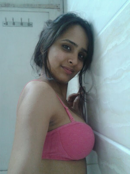 Sexy Desi Indian college girl from Hyderabad nude picture collection