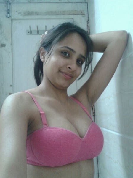 Sexy Desi Indian college girl from Hyderabad nude picture collection
