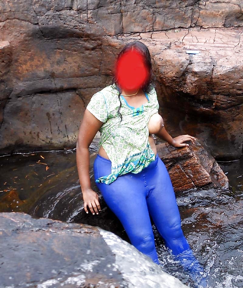 Desi Bhabhi ass pussy show pics outdoors