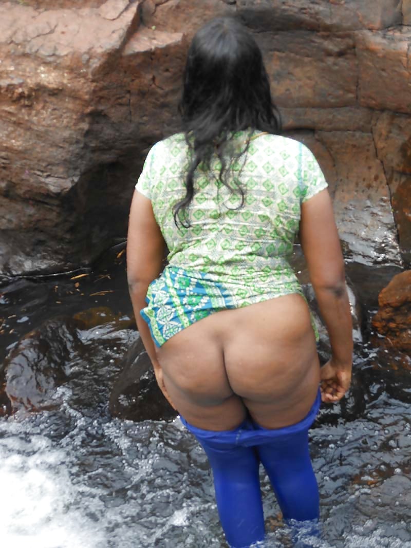 Desi Bhabhi ass pussy show pics outdoors