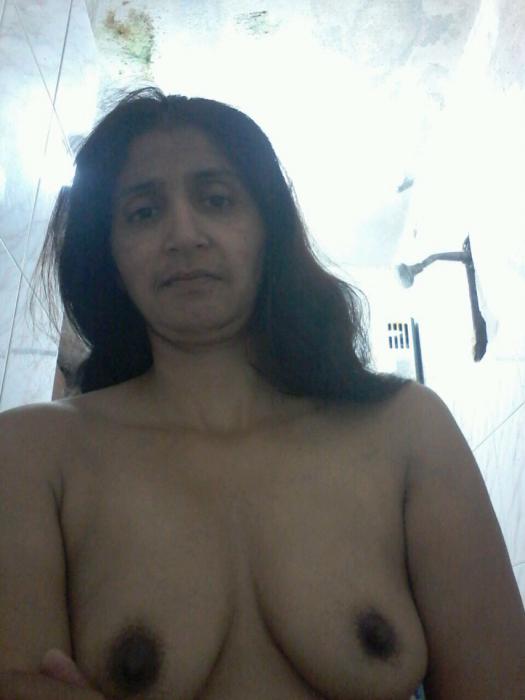 Sexy Indian aunty expose their big natural boobs on cam