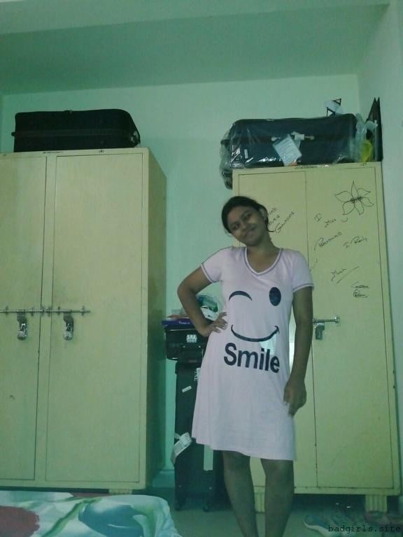 Indian hairy pussy girl nude photos