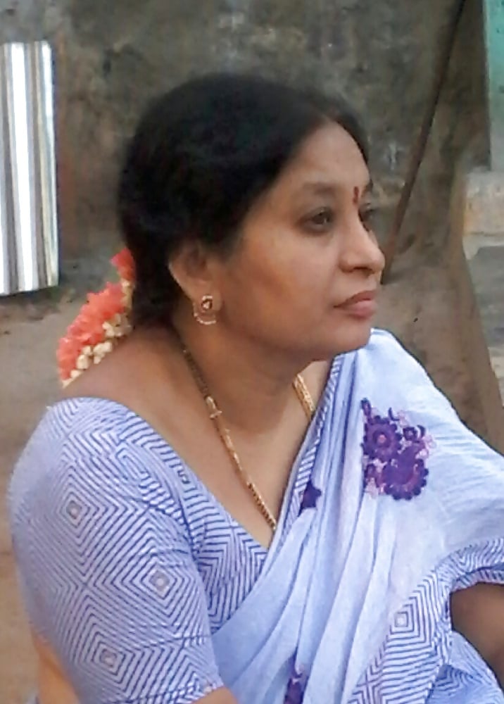 Big ass Indian wife nude pics shot by her neighbor