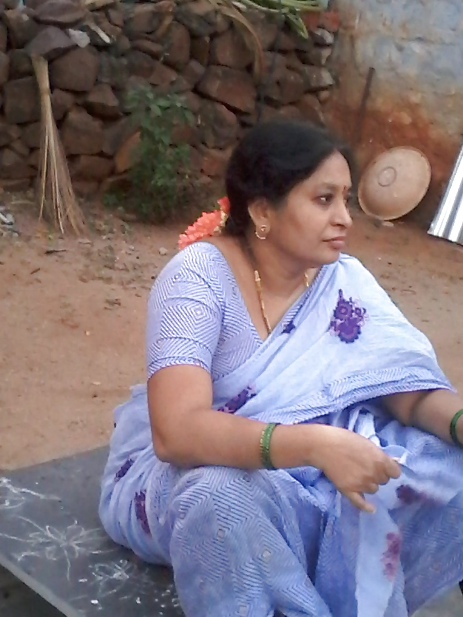 Big ass Indian wife nude pics shot by her neighbor