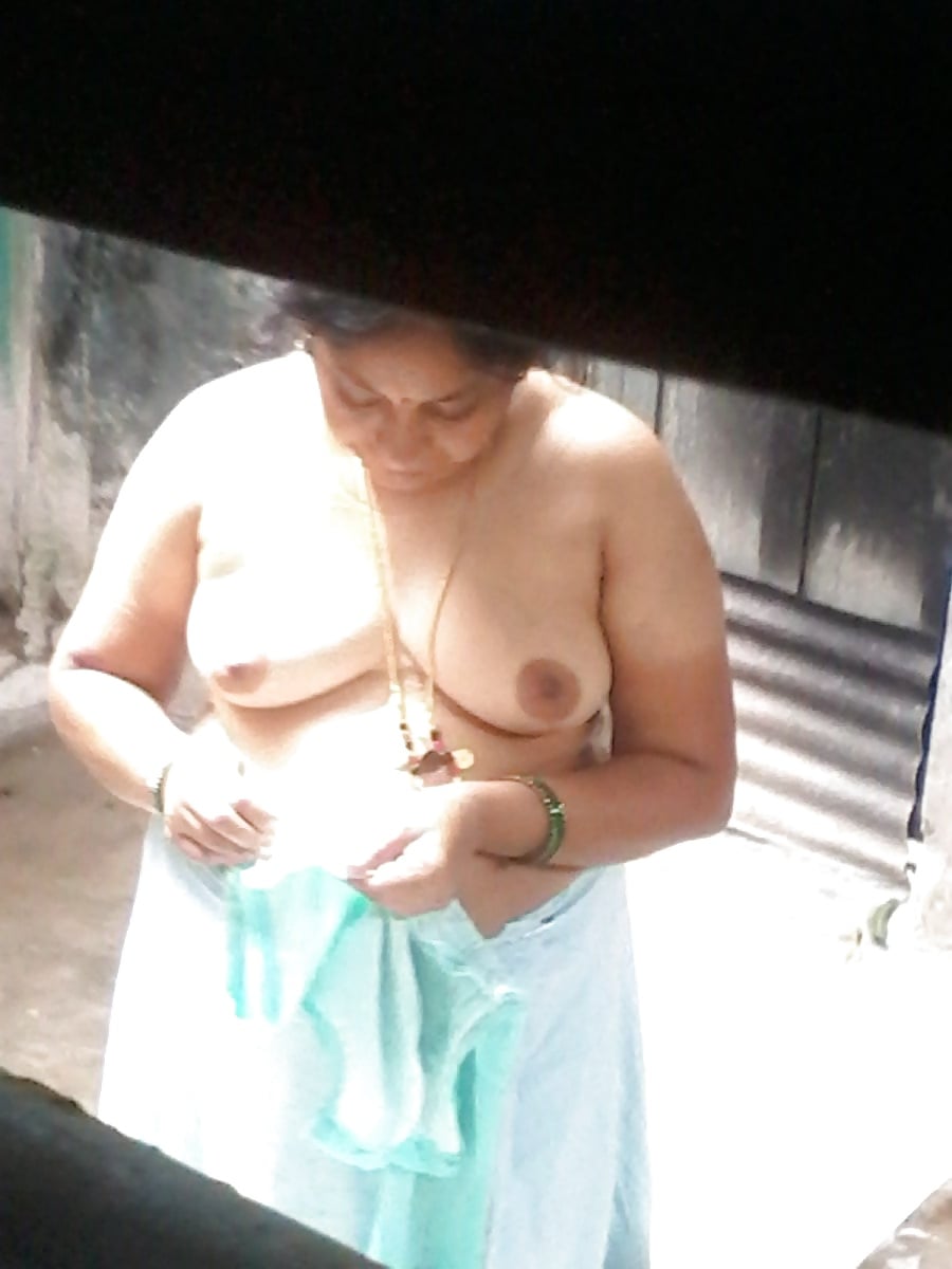 Big ass Indian wife nude pics shot by her neighbor