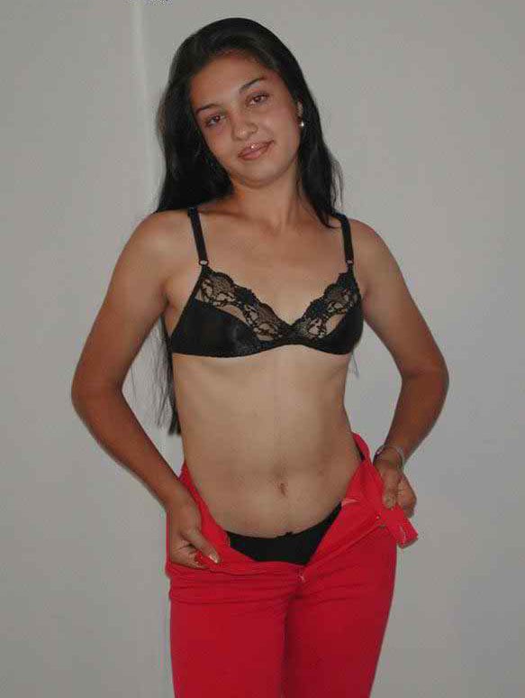 Sexy Indian desi bhabhi strips naked for lover