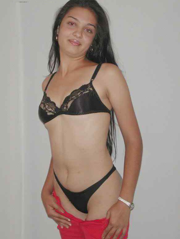 Sexy Indian desi bhabhi strips naked for lover