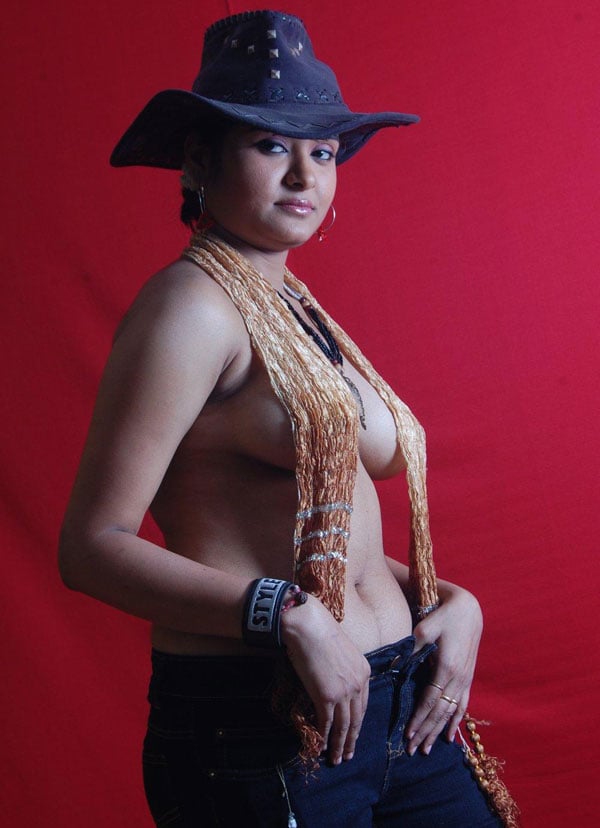 Watch these Indian girl erotic photos and masturbate your dick