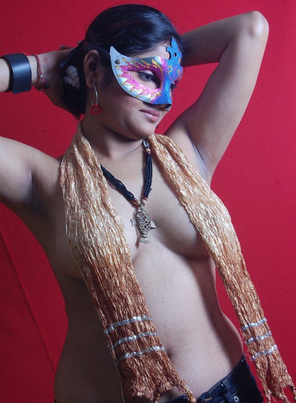 Watch these Indian girl erotic photos and masturbate your dick