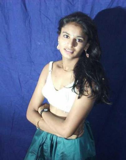 Sweet Indian girl posing hot topless photo shoot session