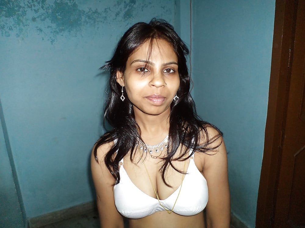 Desi skinny babe nude pics exposed