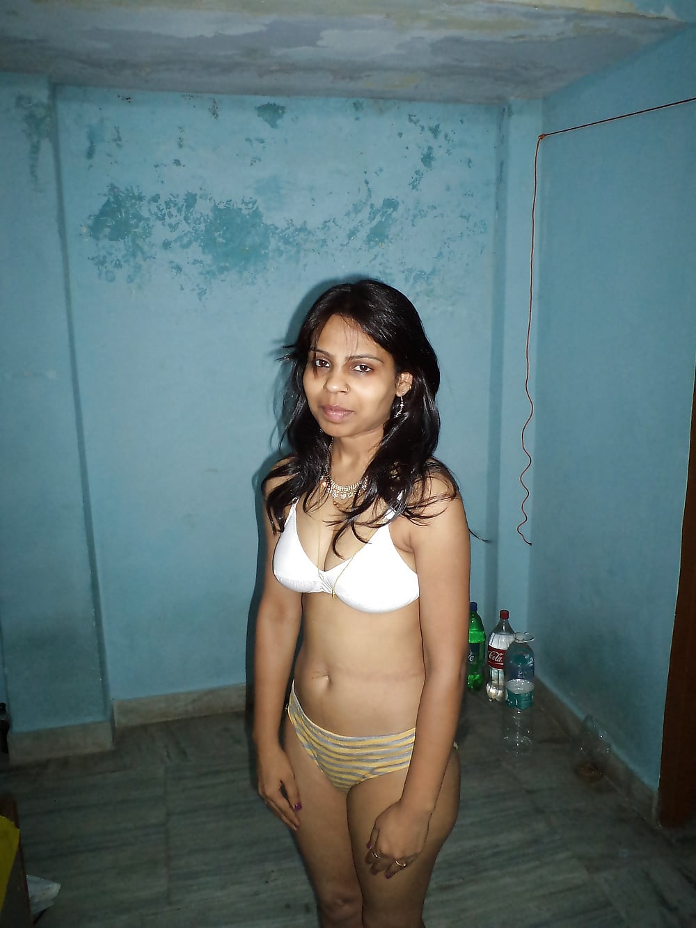 Desi skinny babe nude pics exposed