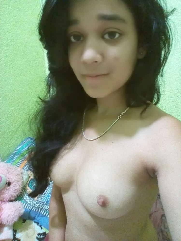 Mind-blowing cute Indian boob pics of a college girl