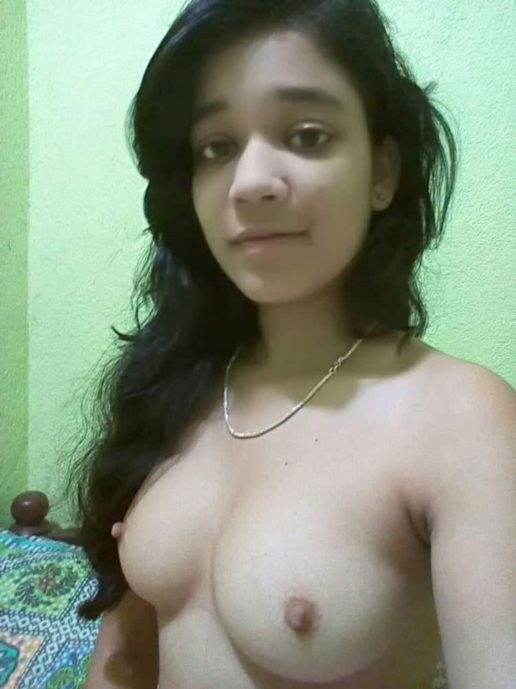 Mind-blowing cute Indian boob pics of a college girl