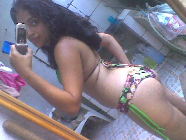 Horny College Teen Girlfriends Click Raunchy Selfies