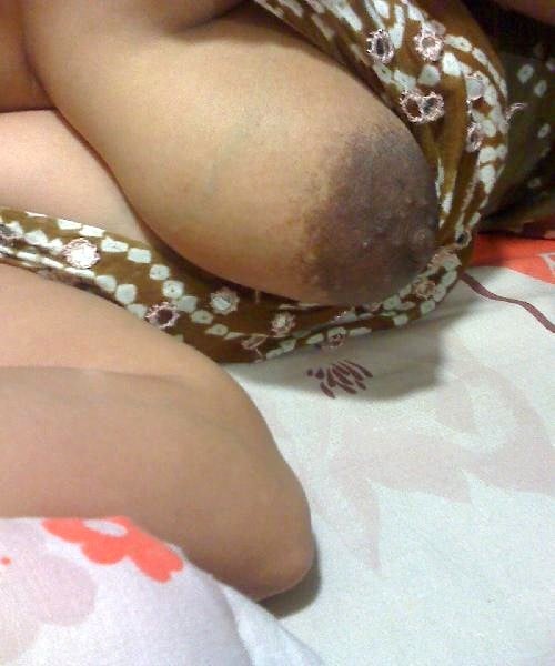 Big boobs Indian aunty reveal their massive natural tits