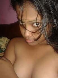 Desi girl nude photos of Desi teen exposing her topless body