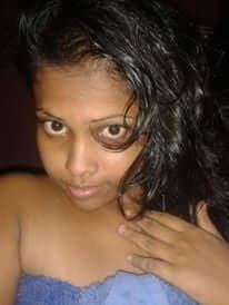 Desi girl nude photos of Desi teen exposing her topless body
