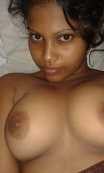 Desi girl nude photos of Desi teen exposing her topless body