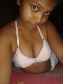 Desi girl nude photos of Desi teen exposing her topless body