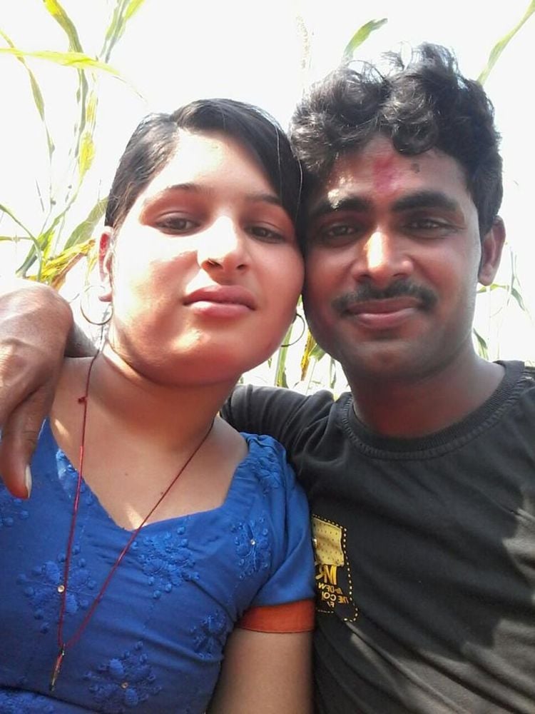 Enter into the world of hairy pussy Desi girl photos