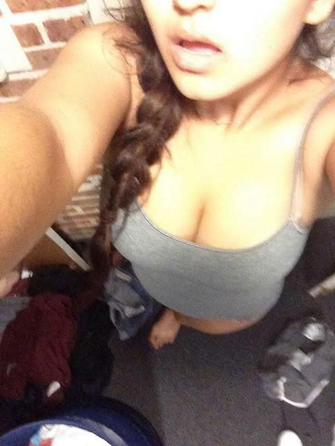 Mumbai teen showing cleavage and boobs in selfies