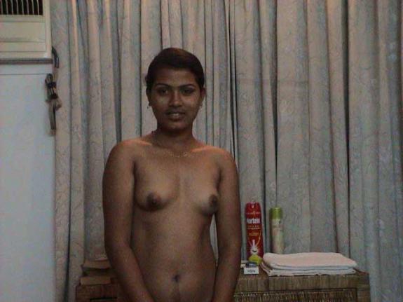 Desi sex photo of teen girls flaunting their sexy slim figure