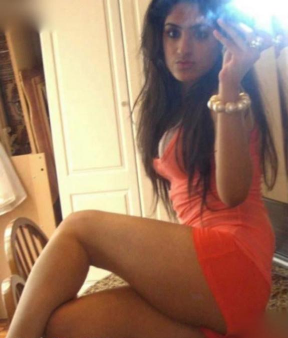 Beautiful Teen Girls Click Sexy Selfies For Their Boyfriends